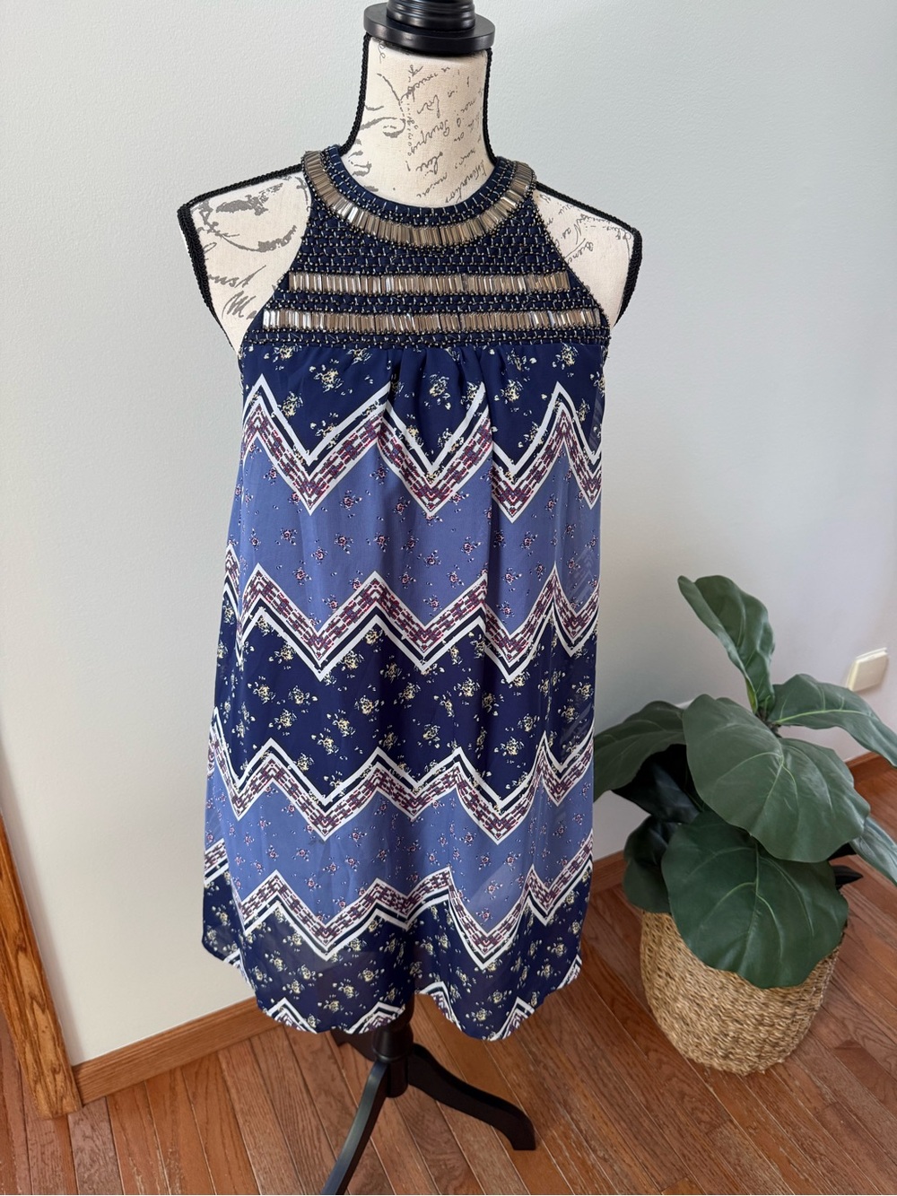 Xhilaration Boho Beaded Neck Flowy Dress Size Small Chevron Floral Sleeveless